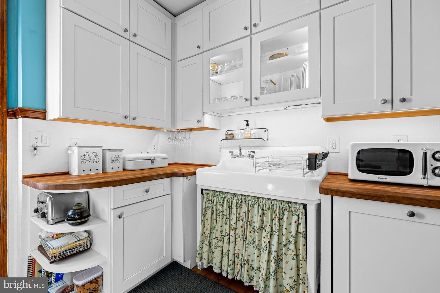 217 W 27th Street W photo 16