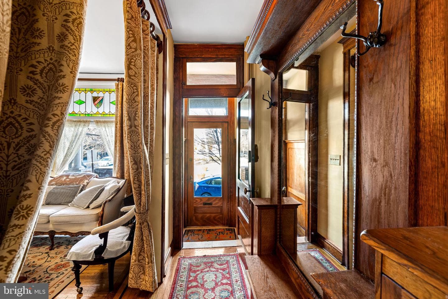 217 W 27th Street W photo 2