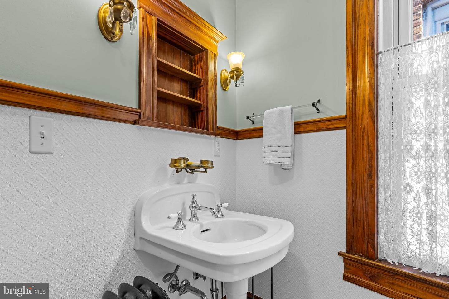 217 W 27th Street W photo 23