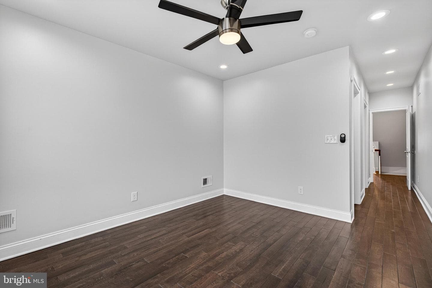 1007 S East Avenue photo 28