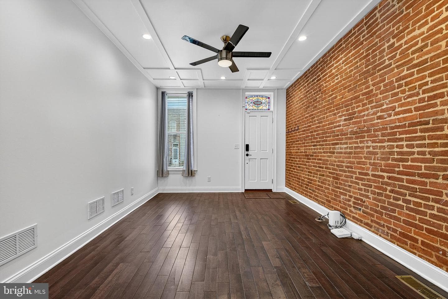 1007 S East Avenue photo 6