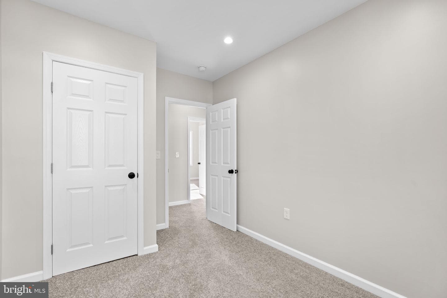 2846 Oakley Avenue photo 13