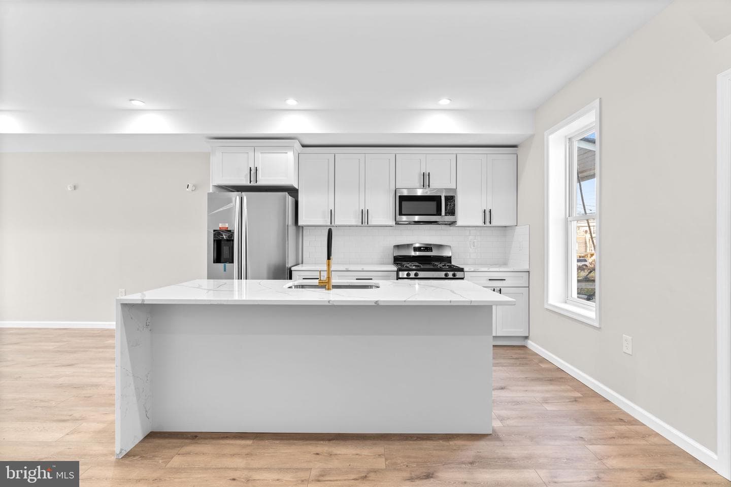 2846 Oakley Avenue photo 8