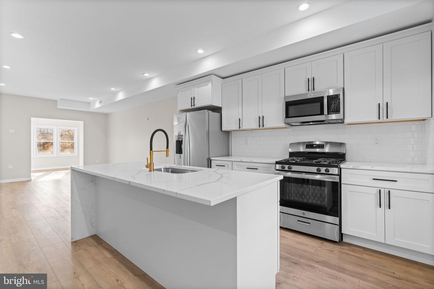 2846 Oakley Avenue photo 9