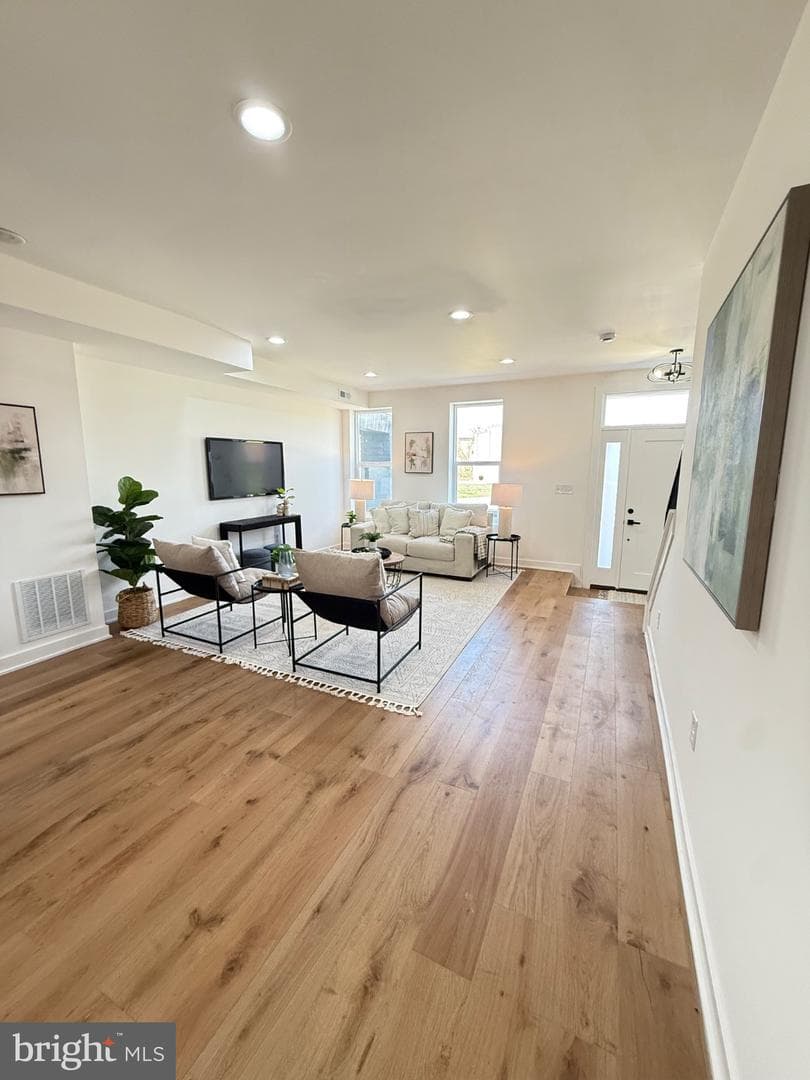 3435 Dupont Avenue photo 10