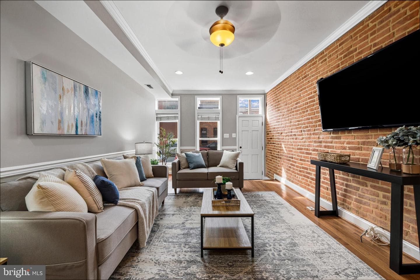 2 W Clement Street photo 2
