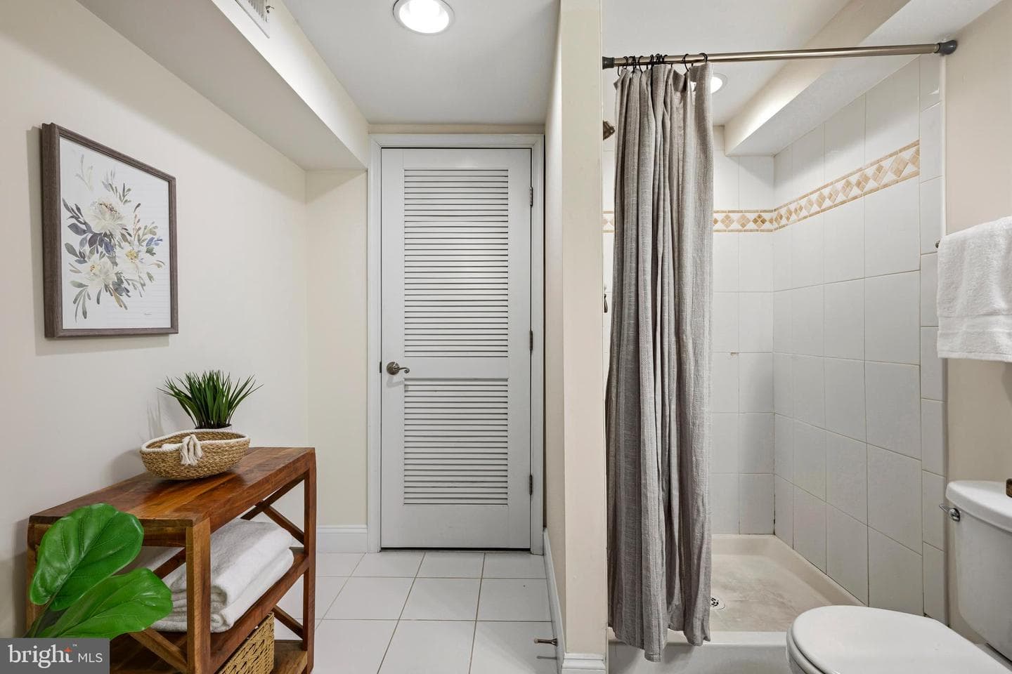 2 W Clement Street photo 22