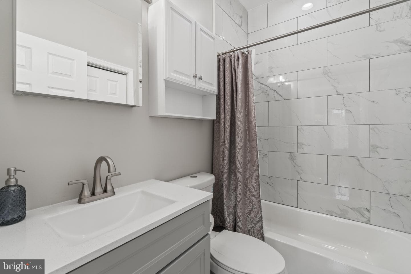 2225 E Chase Street photo 13