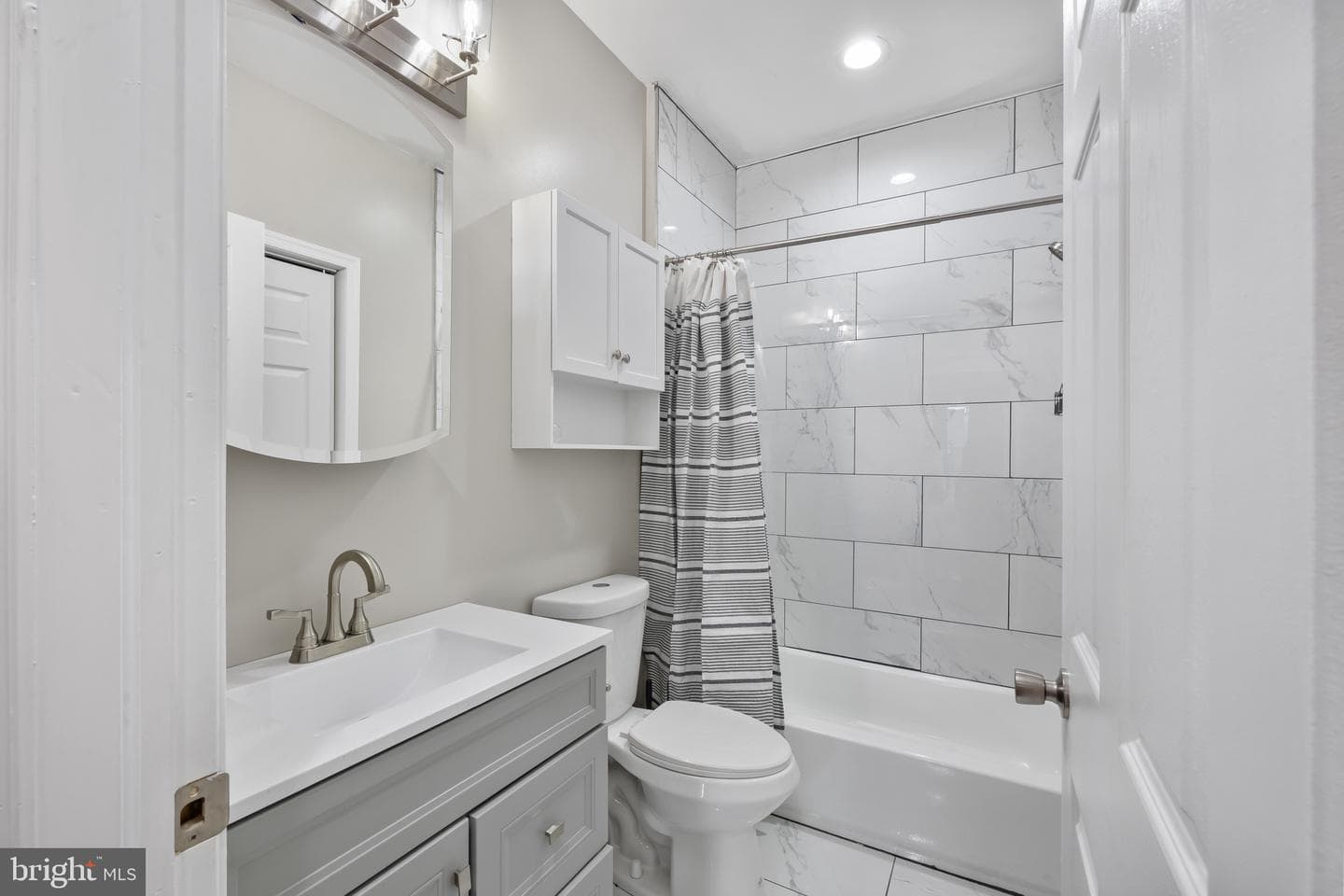 2202 E Chase Street photo 16