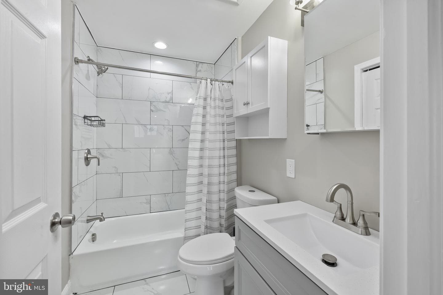 2202 E Chase Street photo 26