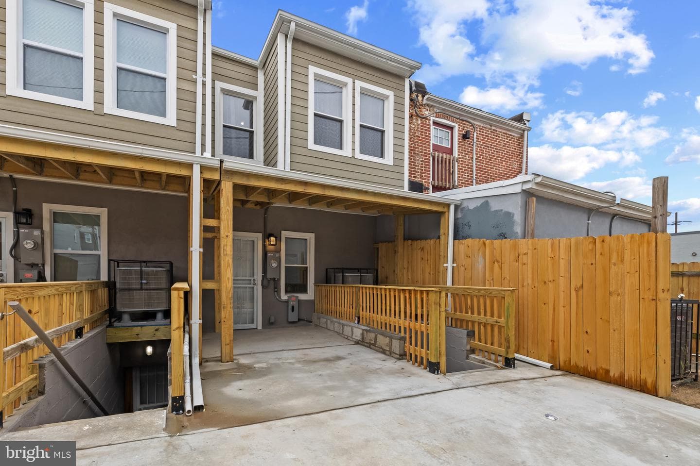 2202 E Chase Street photo 31