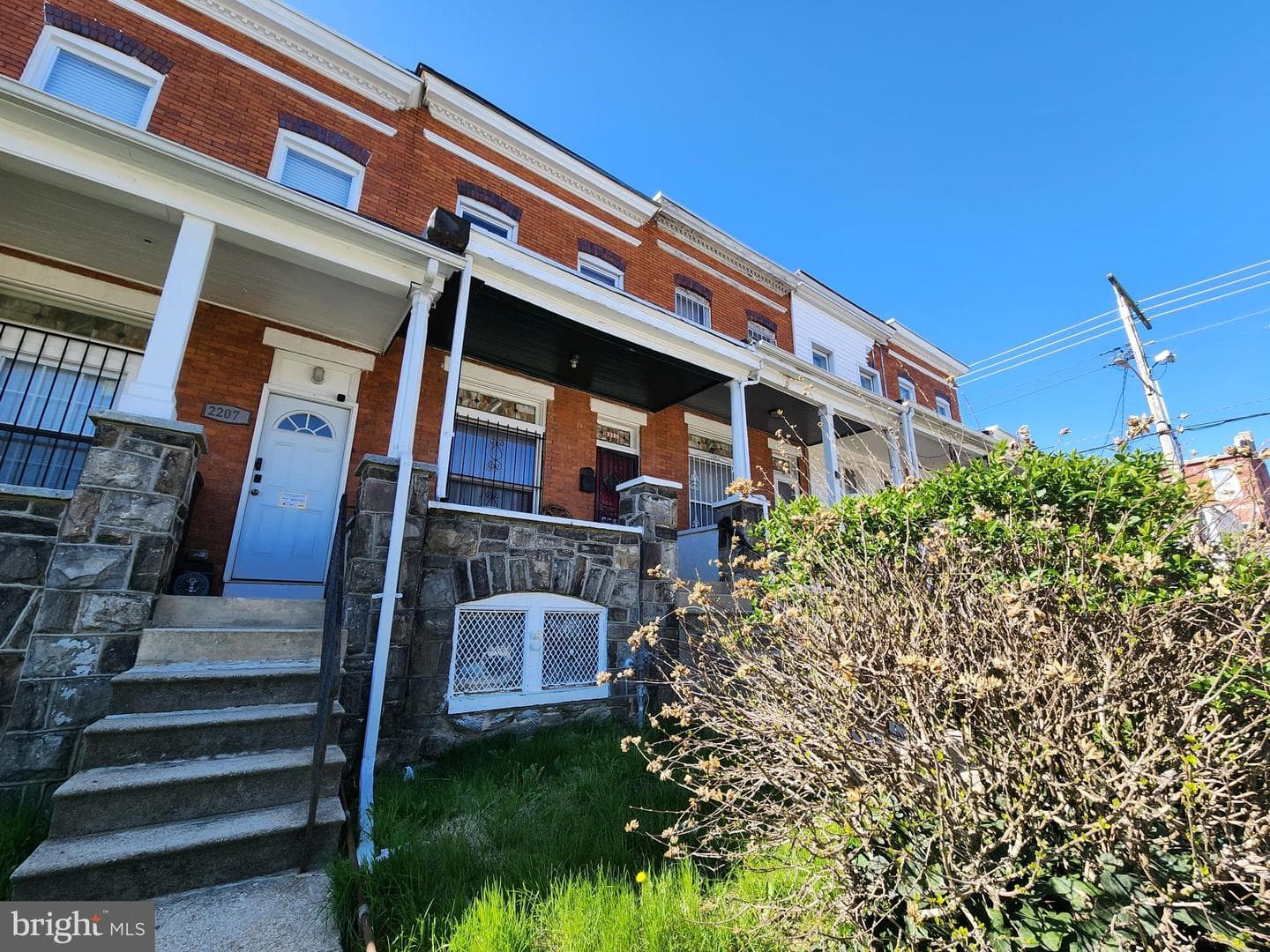 2209 Baker St photo 3
