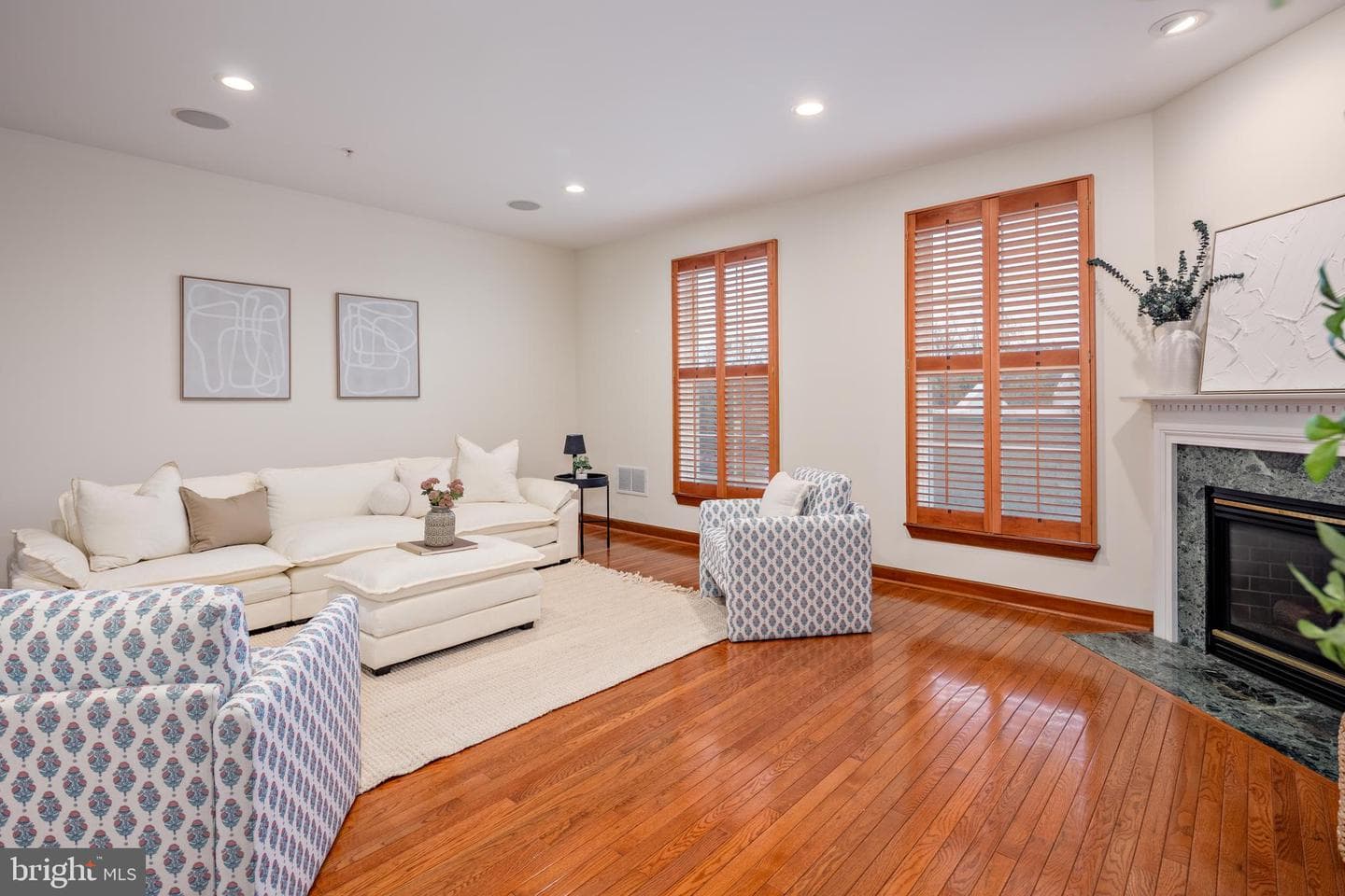 2349 Cambridge Walk photo 11