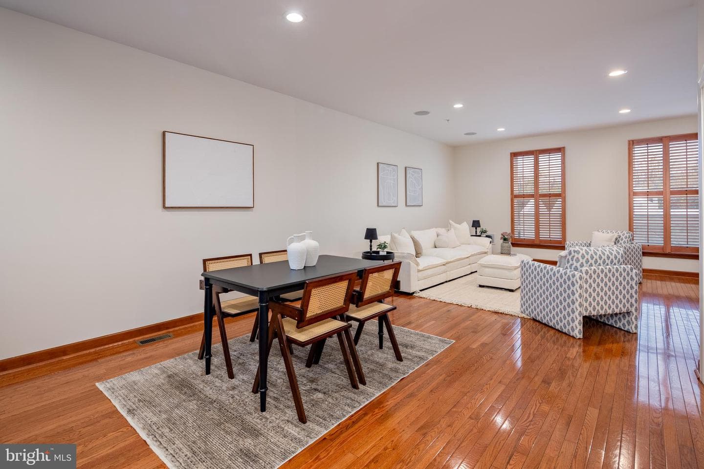 2349 Cambridge Walk photo 15
