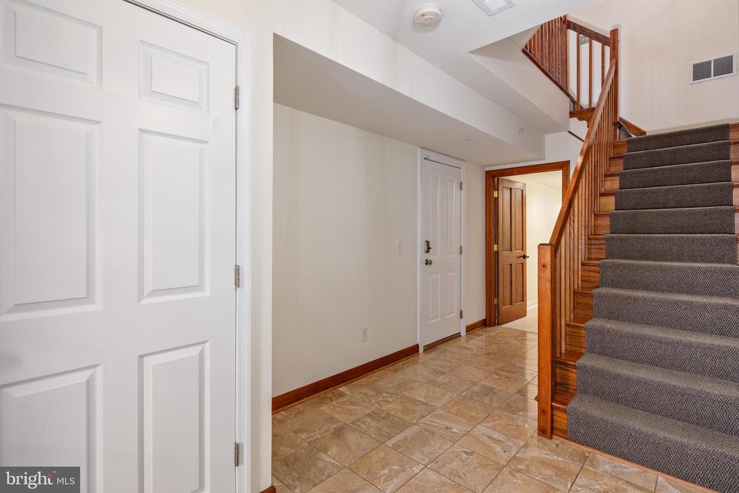 2349 Cambridge Walk photo 2