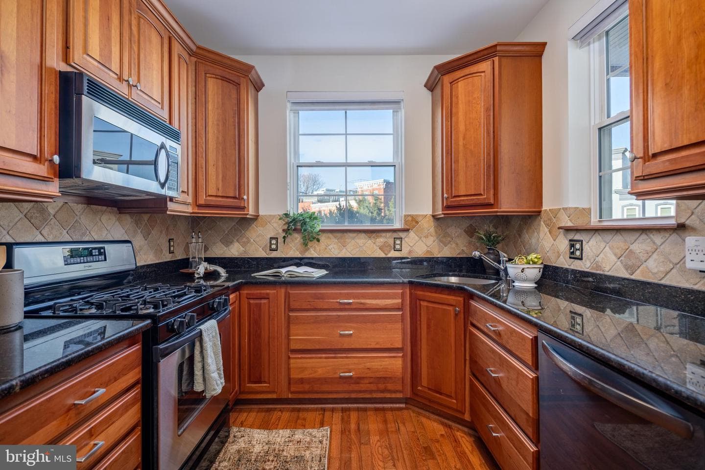 2349 Cambridge Walk photo 22