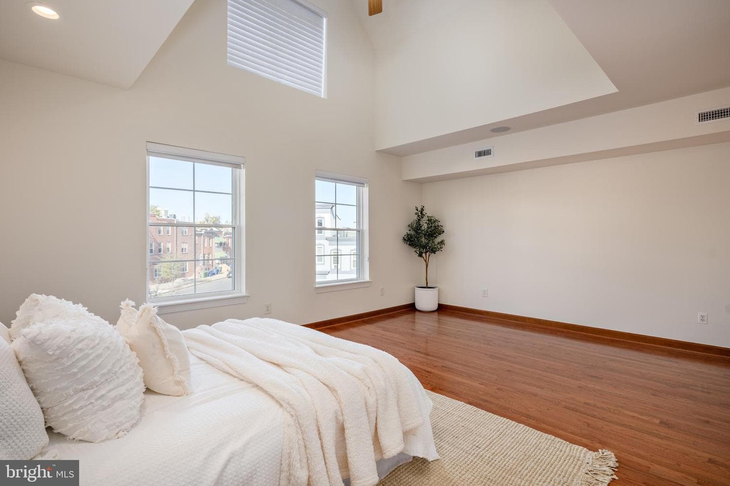 2349 Cambridge Walk photo 30
