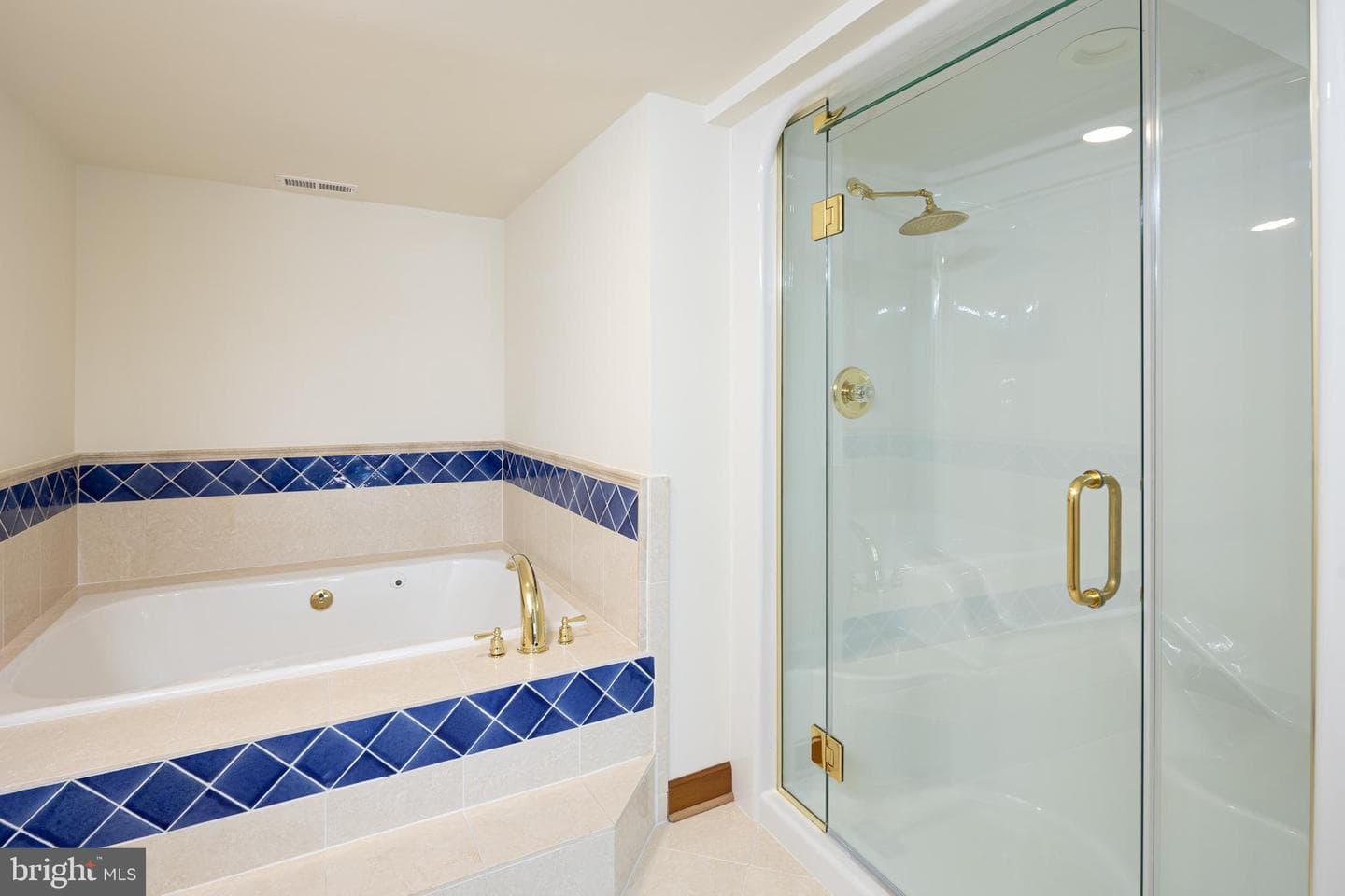 2349 Cambridge Walk photo 35
