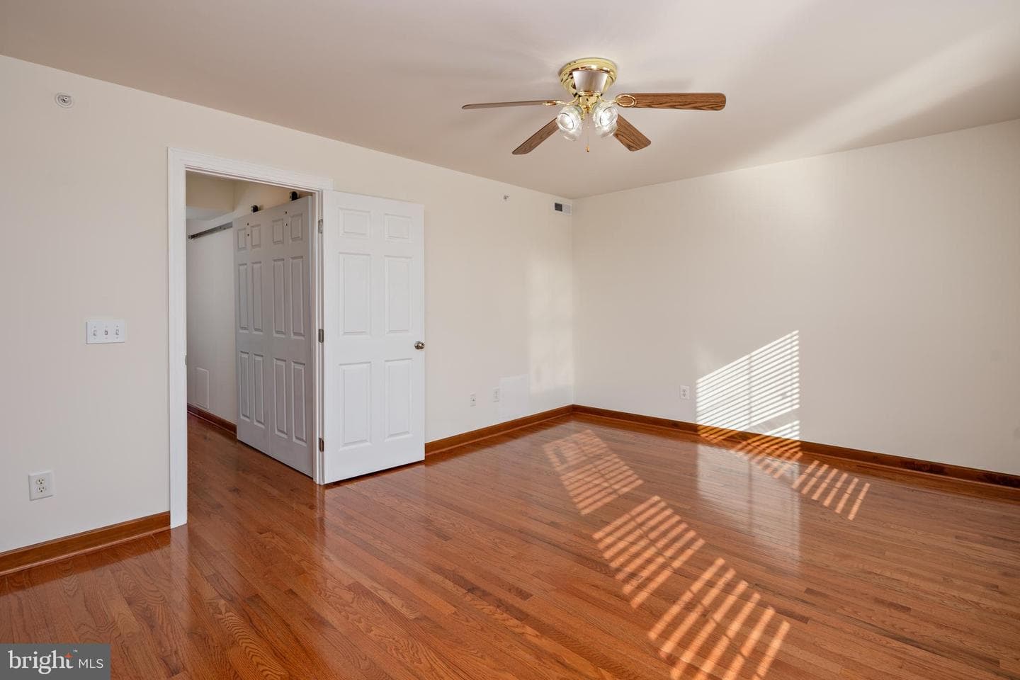 2349 Cambridge Walk photo 38
