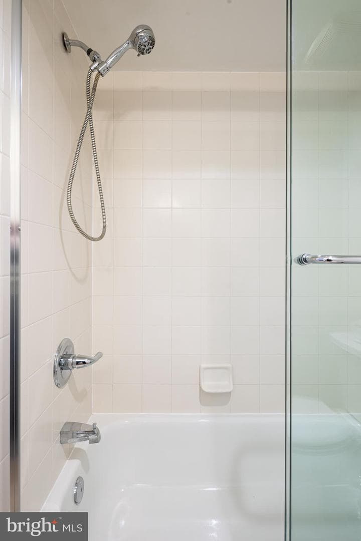 2349 Cambridge Walk photo 43