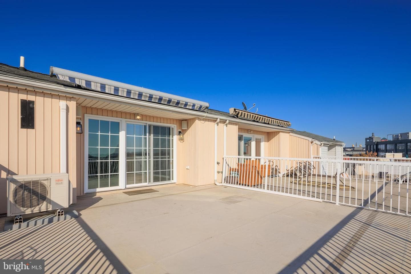 2349 Cambridge Walk photo 58