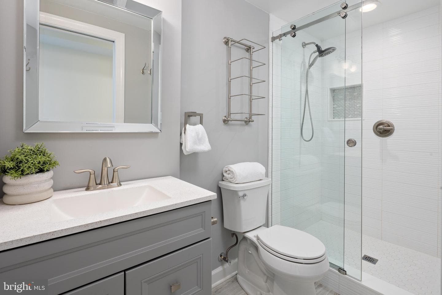 2349 Cambridge Walk photo 6