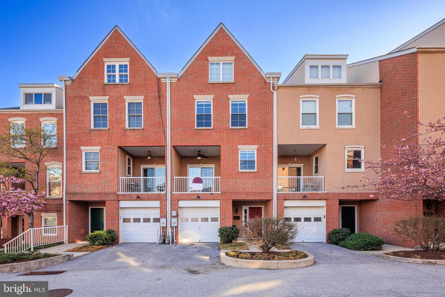 2349 Cambridge Walk photo 68