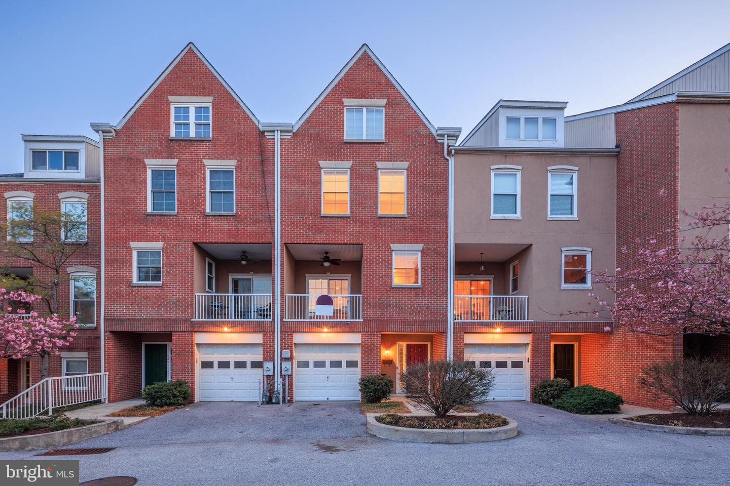 2349 Cambridge Walk photo 69