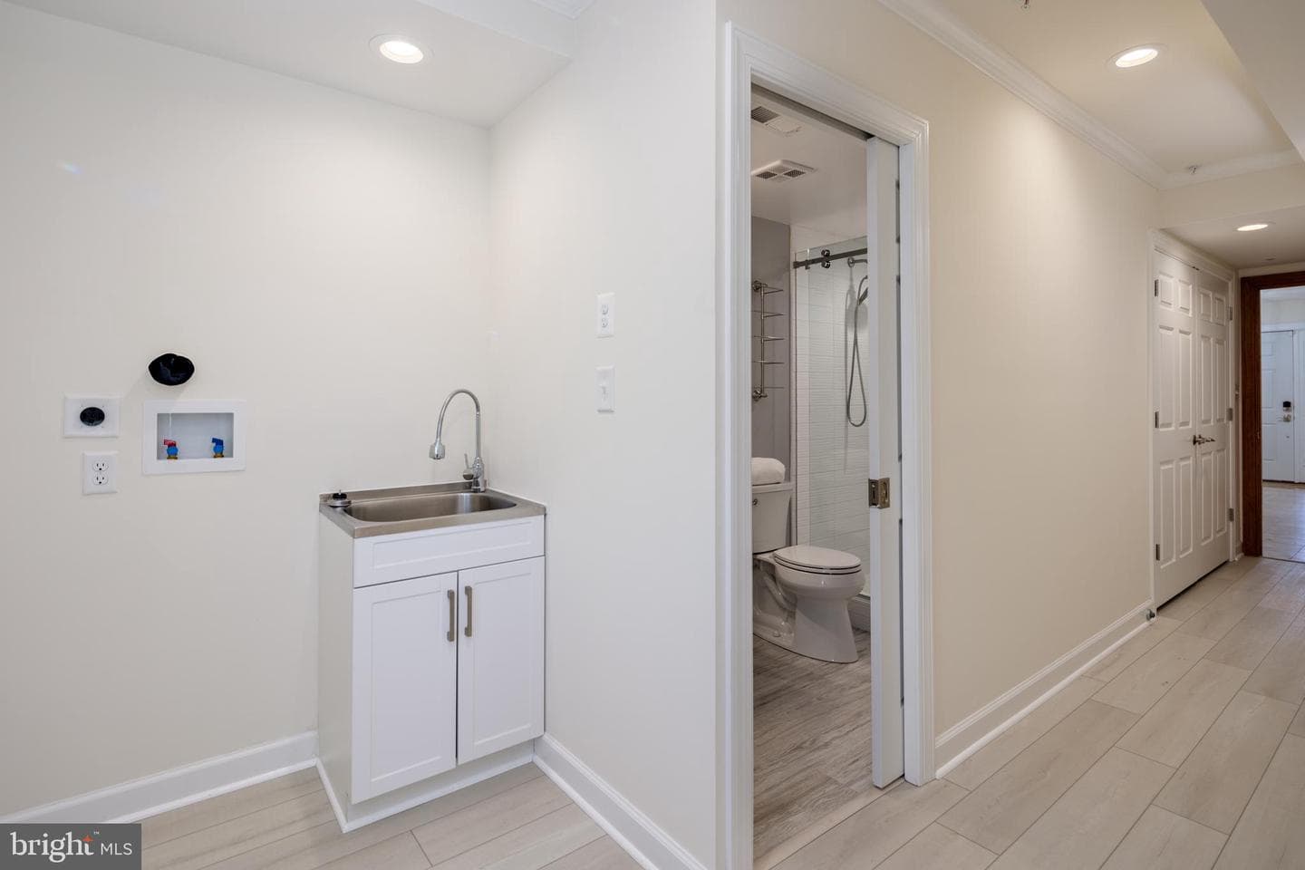2349 Cambridge Walk photo 8