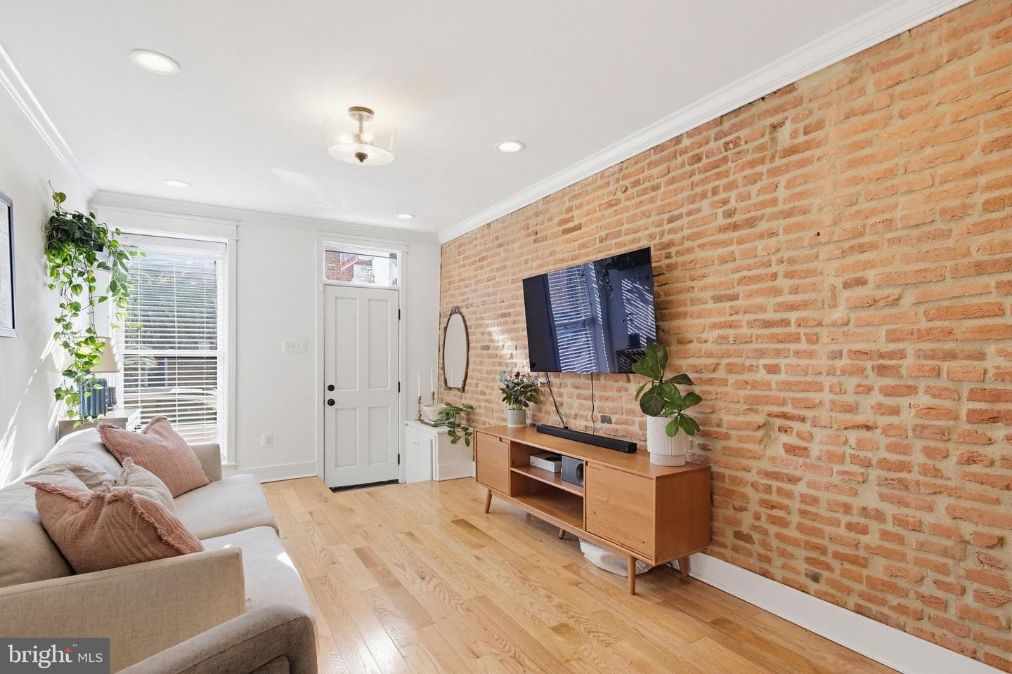 832 S Luzerne Avenue photo 3