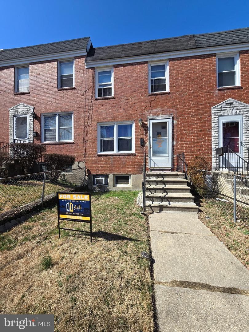 708 Woodington Road S photo 1