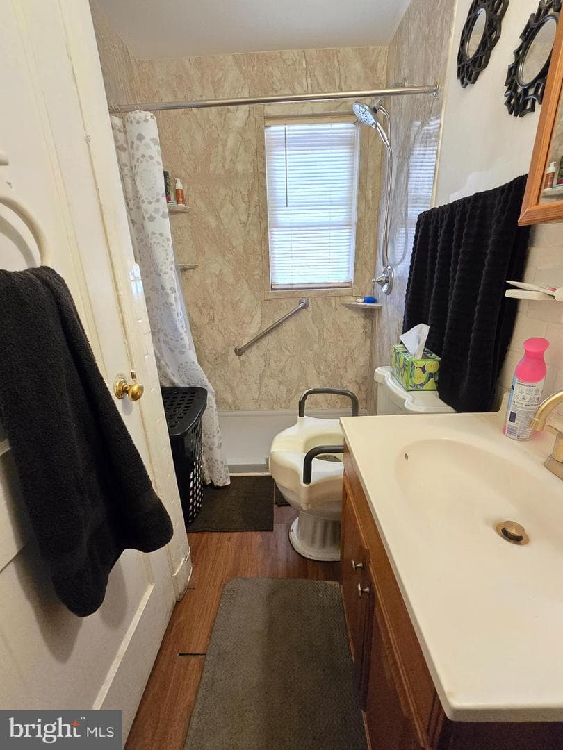 708 Woodington Road S photo 11