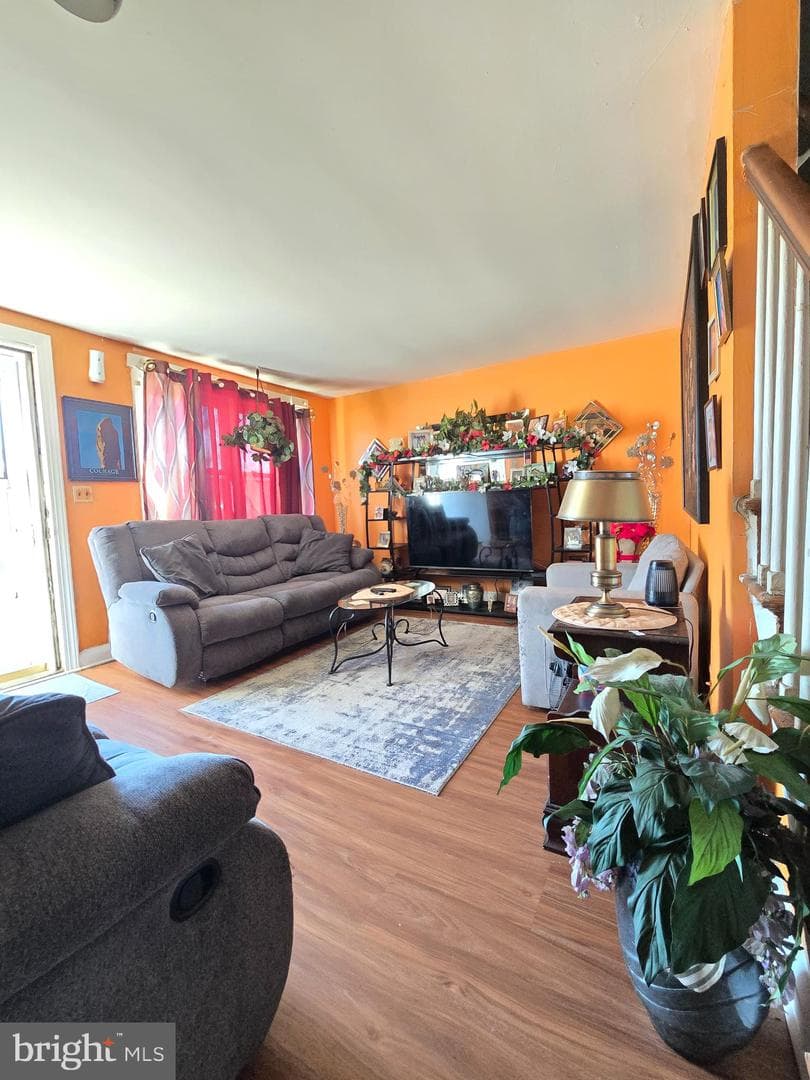 708 Woodington Road S photo 4