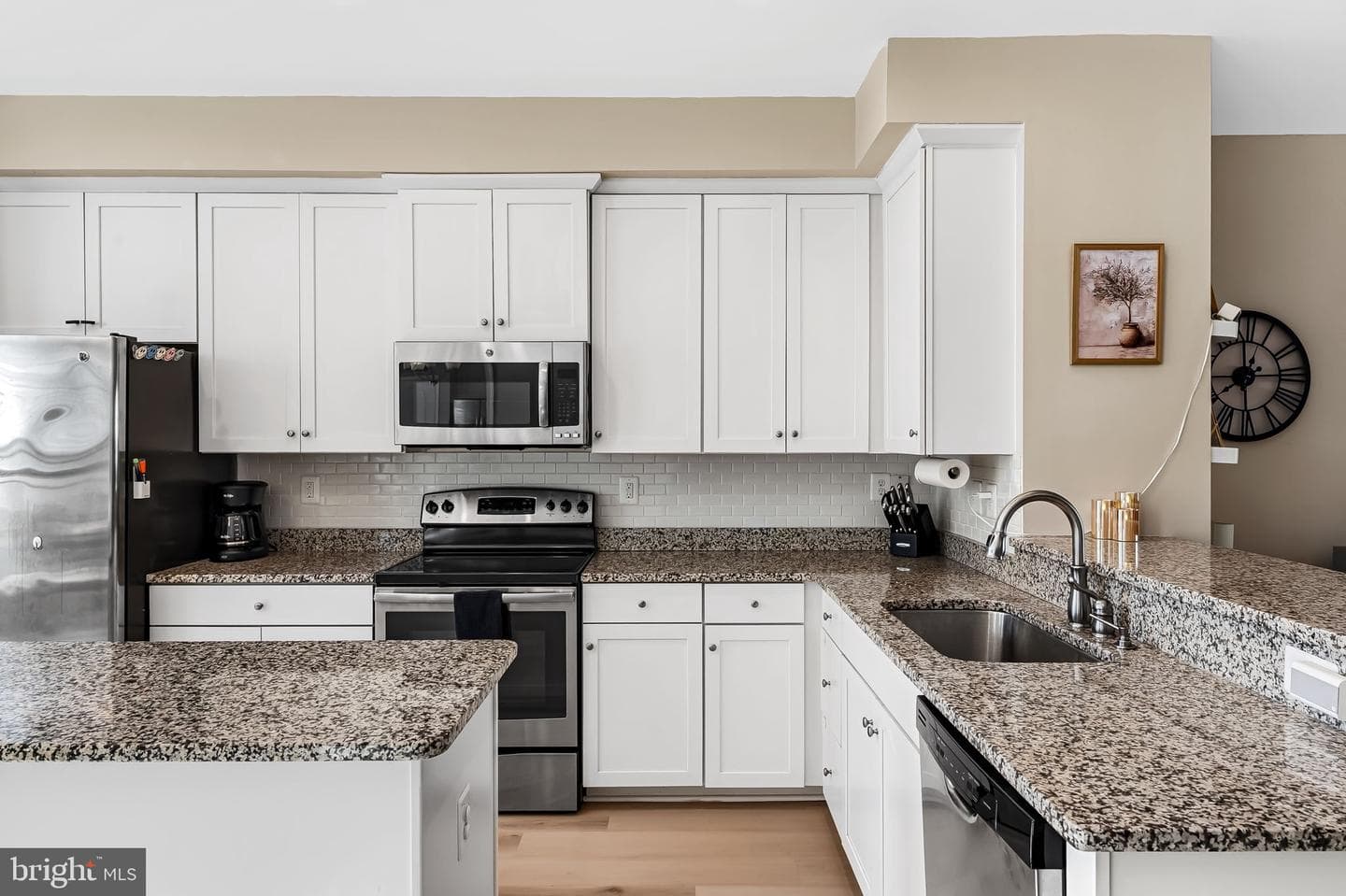 4609 Hudson Street photo 10