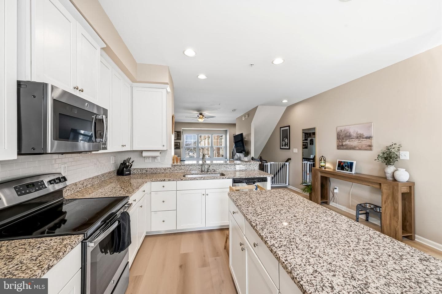 4609 Hudson Street photo 16