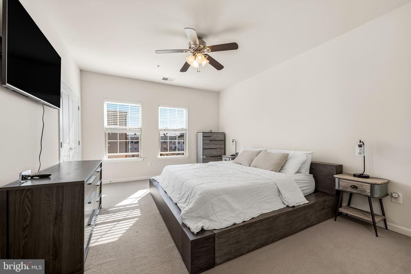4609 Hudson Street photo 25