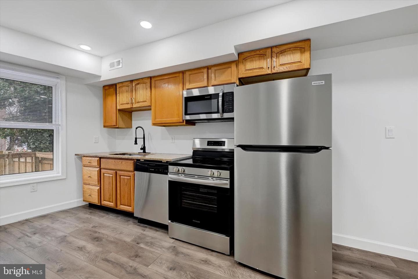 2606 W Fairmount Avenue photo 4