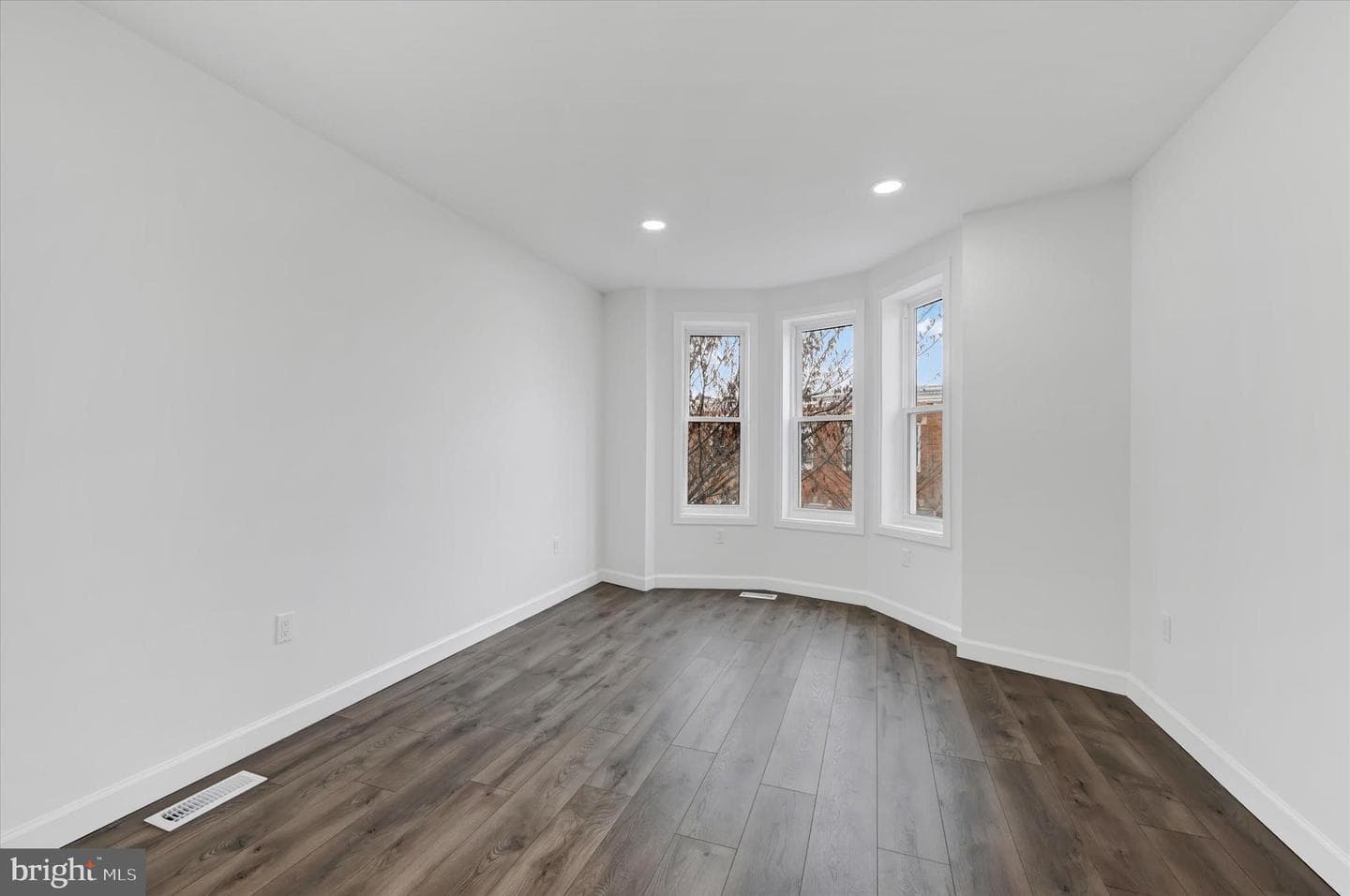 2606 W Fairmount Avenue photo 7