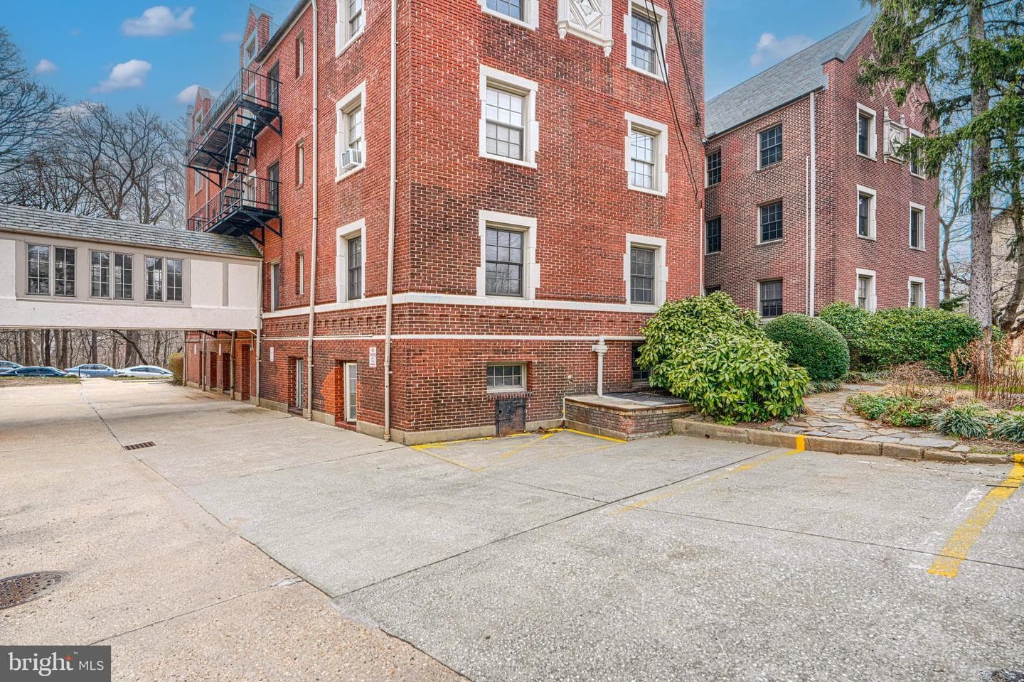501 W University Parkway #j2 photo 54