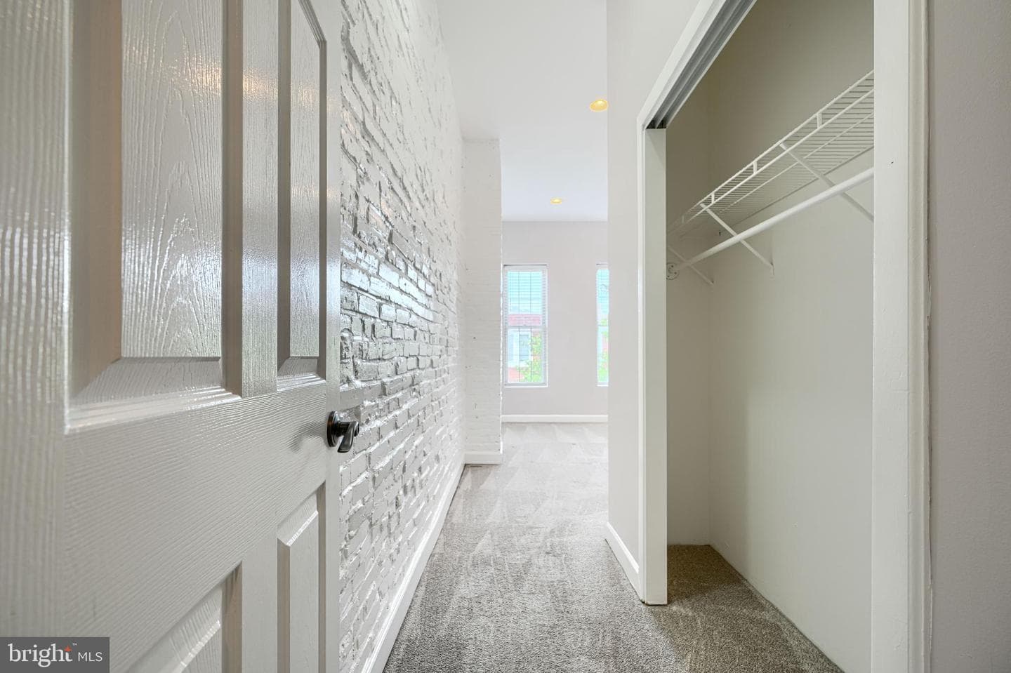 135 W Ostend Street photo 17