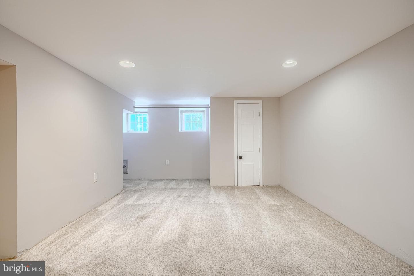 135 W Ostend Street photo 32
