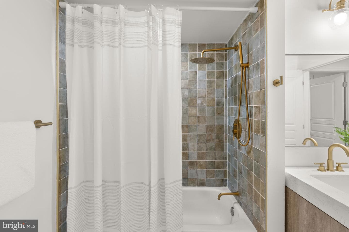 2219 Essex Street photo 27