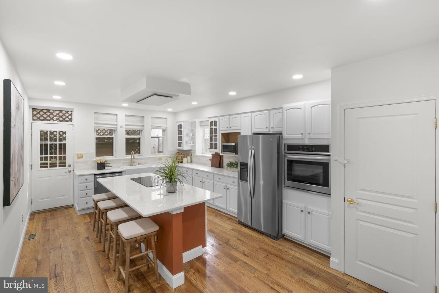 2219 Essex Street photo 3