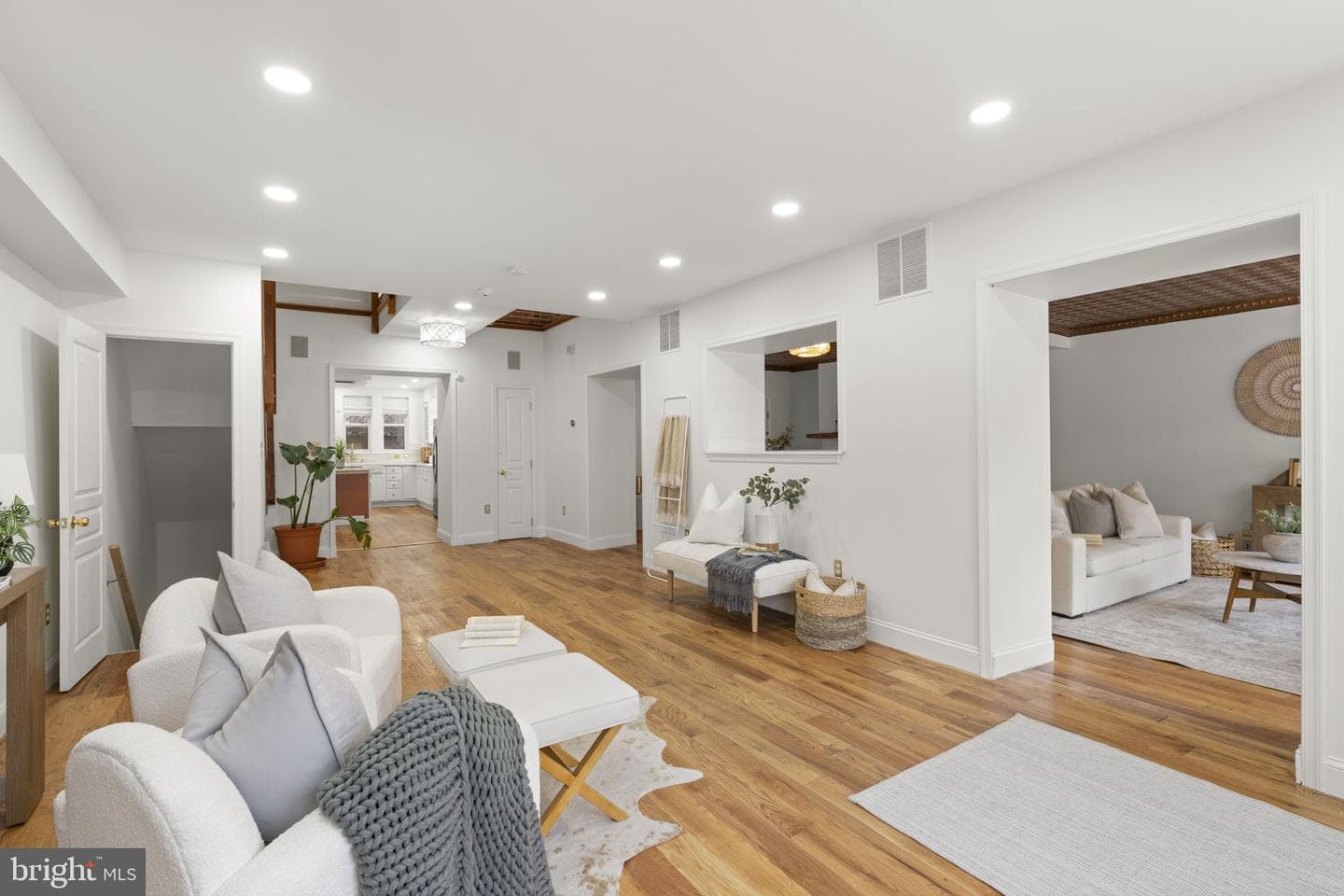 2219 Essex Street photo 9