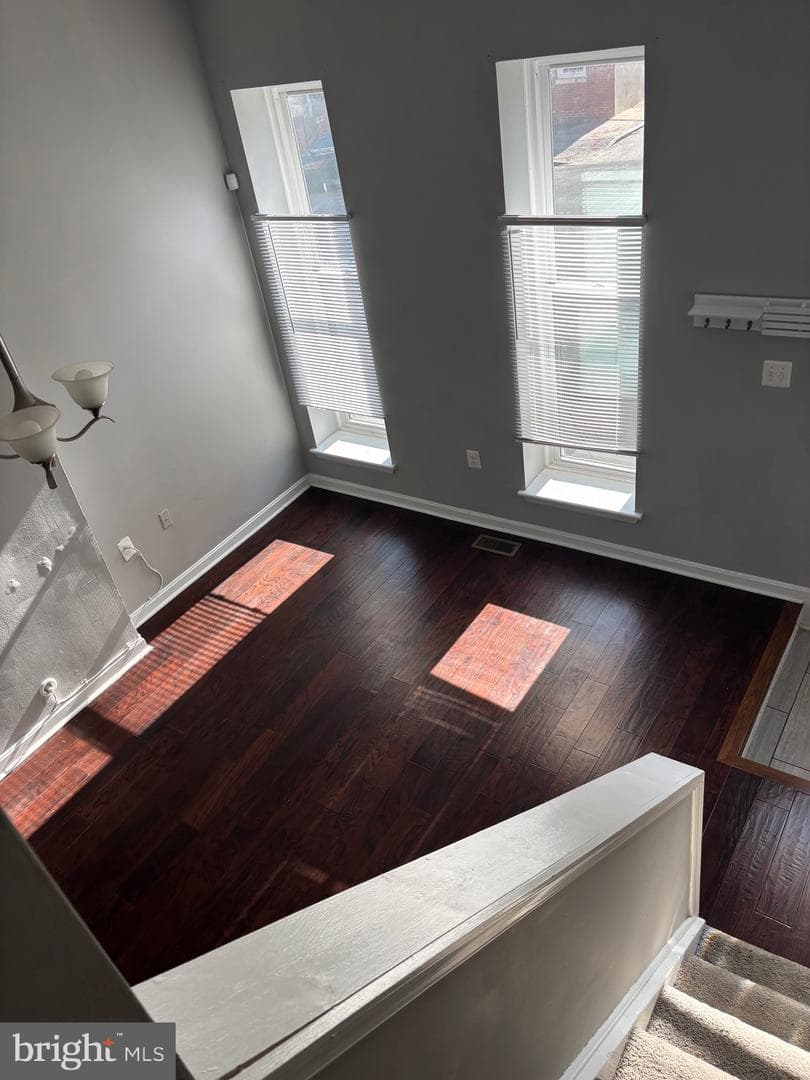 1612 W Lexington Street photo 3