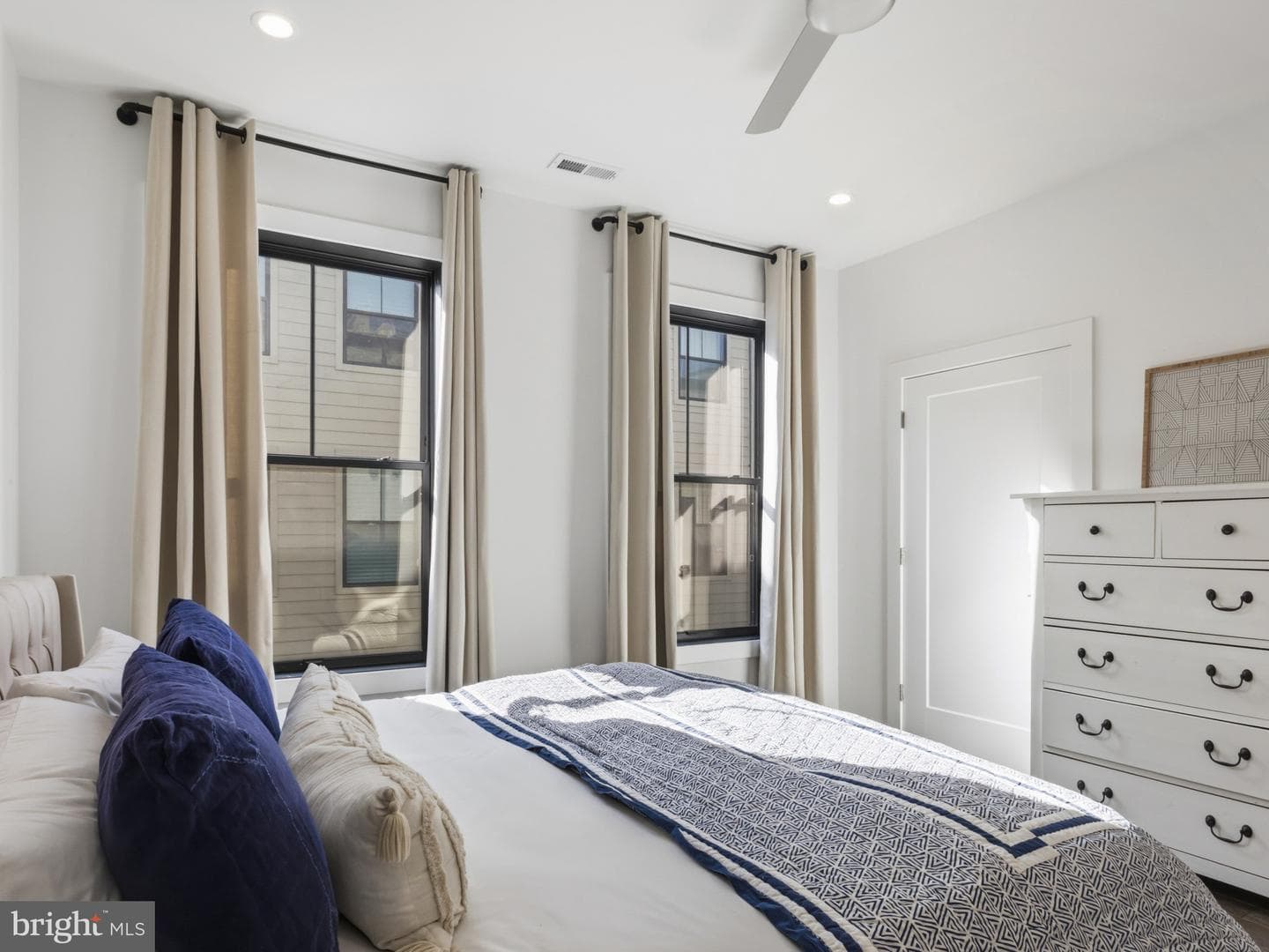 1404 Olive Street photo 17