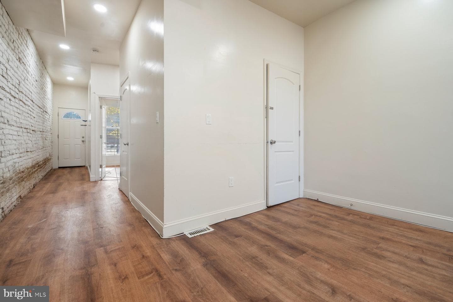 322 Pulaski Street photo 9