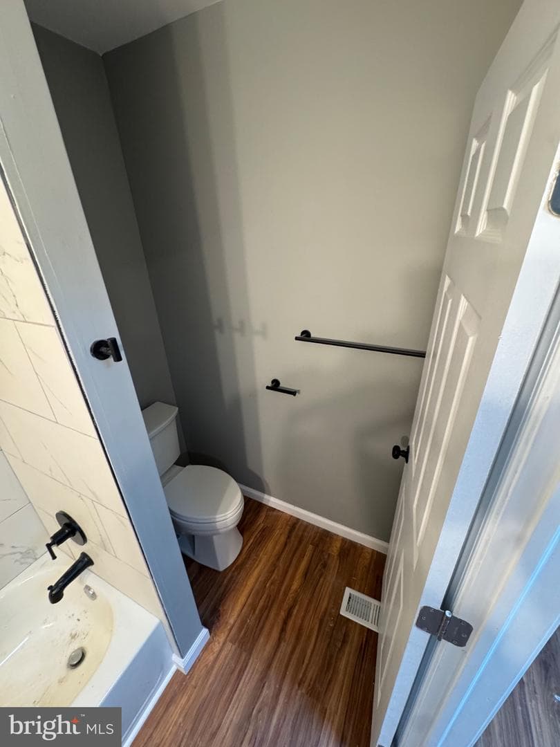 713 N Montford Avenue photo 21