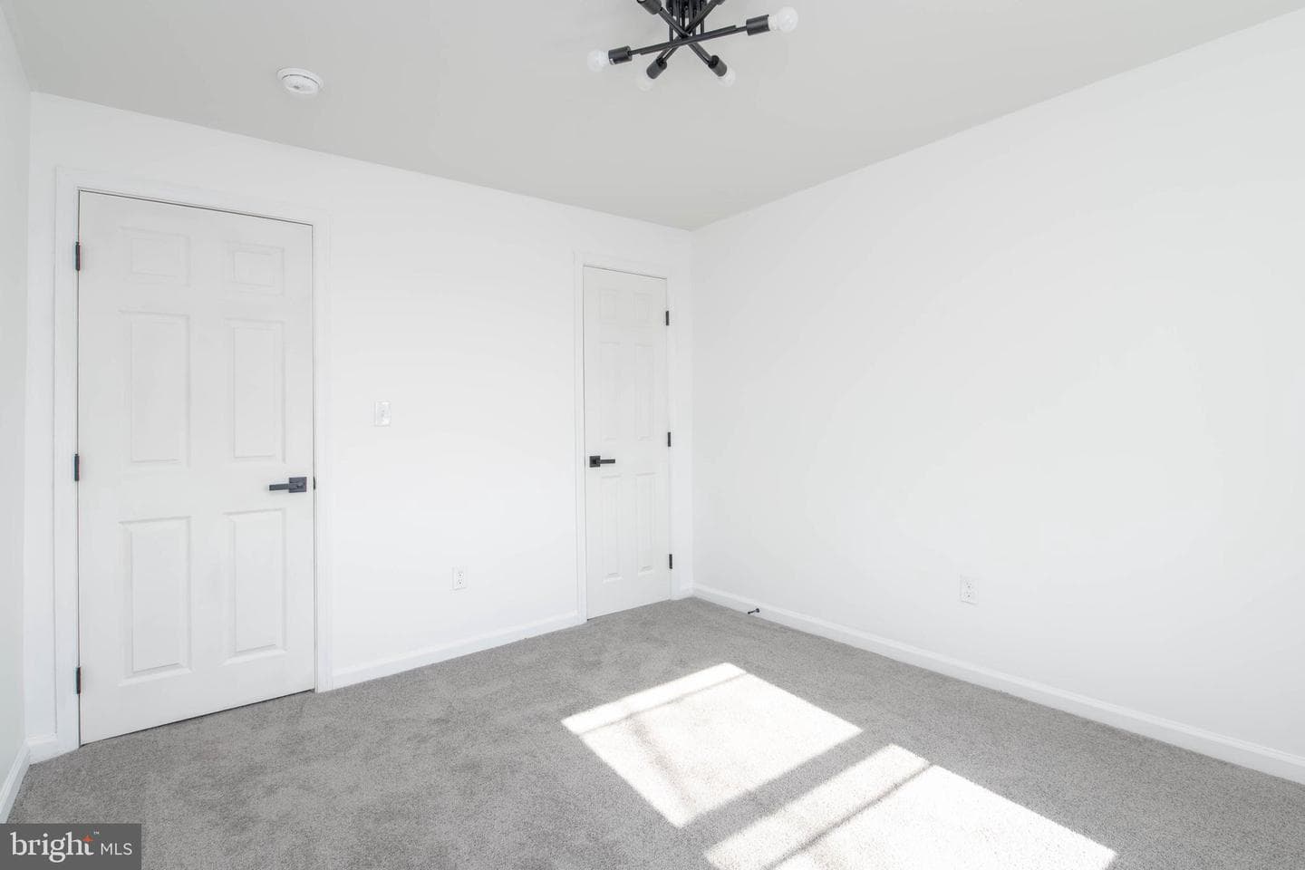 4323 Sheldon Avenue photo 25