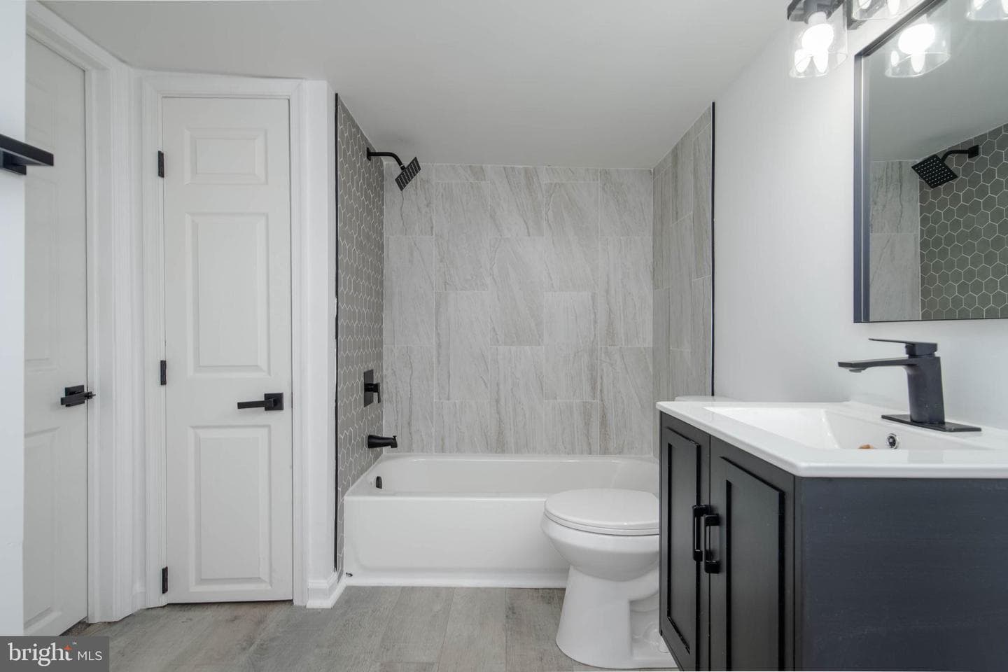 4323 Sheldon Avenue photo 32